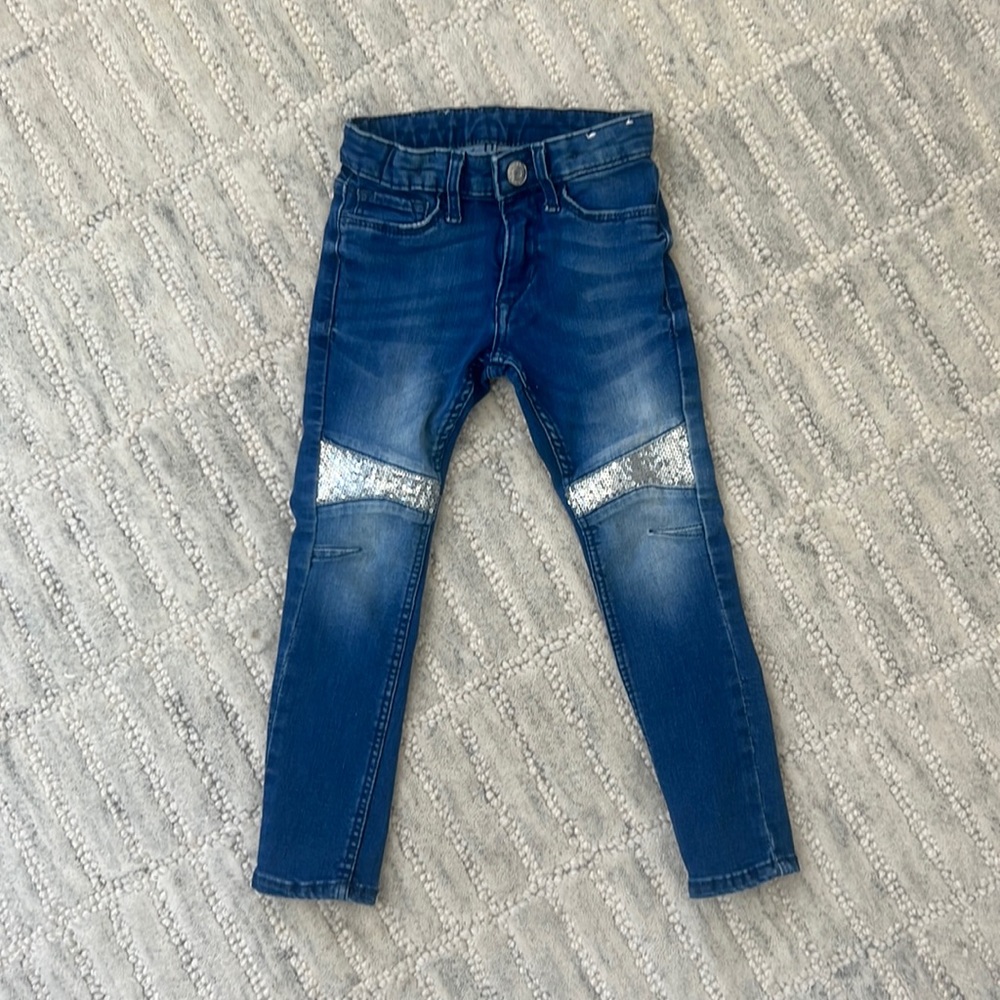 Girls skinny fit jeans. Size 3-4 y